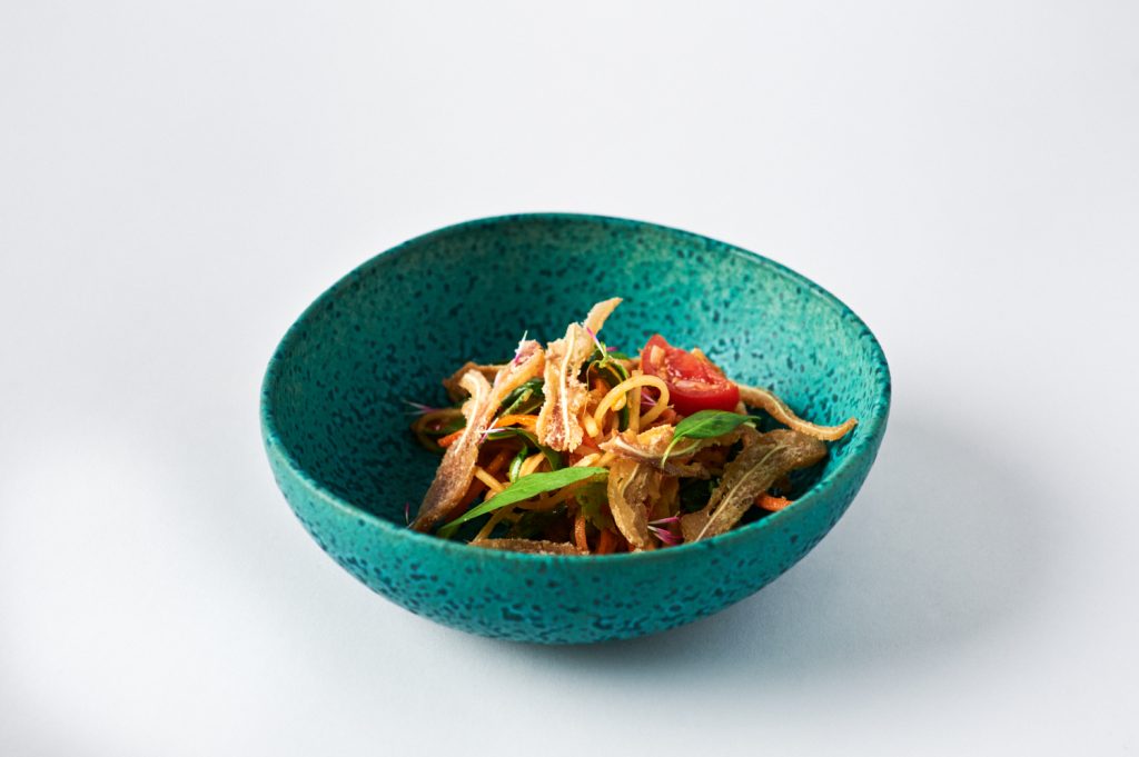 PAPAYA_SALADA_&_OREJA_FRITA-noticias-gourmet
