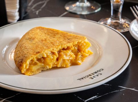 La tortilla, un clásico en diferentes versiones, en espacios que debes visitar