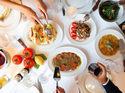 La Petite Maison aterriza en Puente Romano Marbella redefiniendo la gastronomía mediterránea en la ciudad